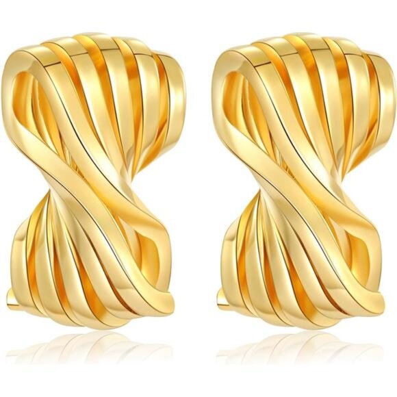 Vintage Ribbed Square Heart Earrings – Timeless Clip-On Statement Jewelry - Picture 1 of 5
